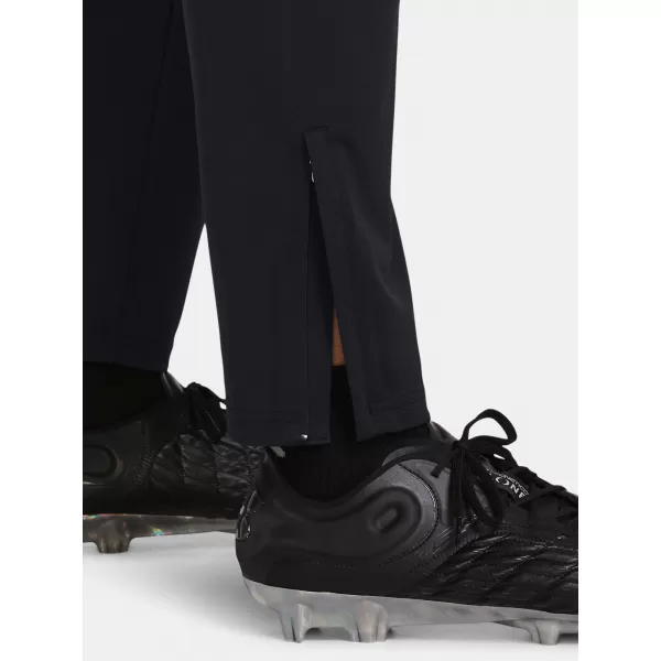 Pantaloni sport pentru bărbați UNDER ARMOUR UA M'S CH. PIQUE PANT 1382602-001 NEGRU 