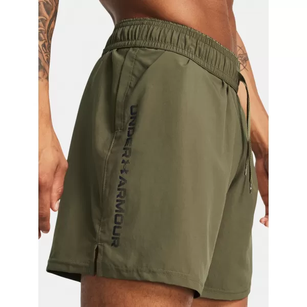  Pantaloni scurți pentru bărbați UNDER ARMOUR UA WOVEN WDMK SHORTS 1383356-390 VERDE 