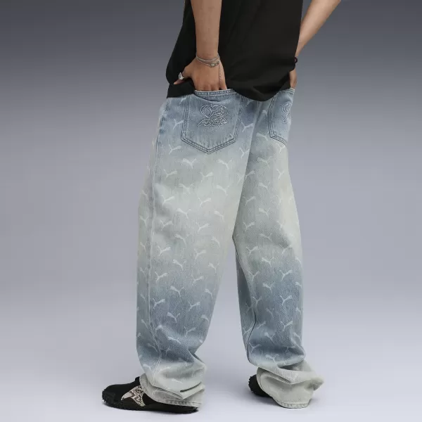  Pantaloni pentru bărbați PUMA ROCKY LASER MONOGRAM DENIM 633428-01 DENIM DECOLORAT/AOP 
