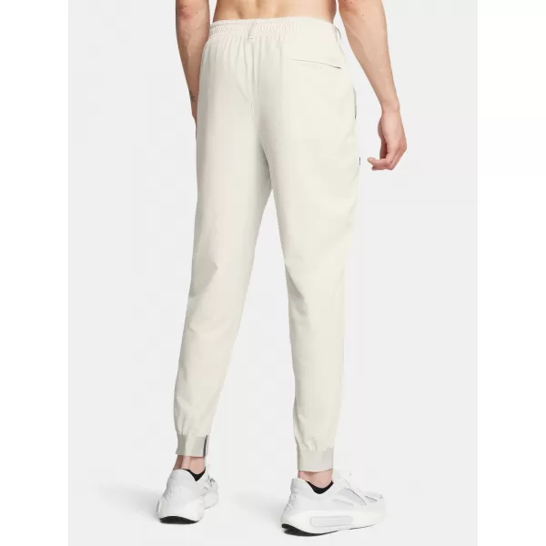  Pantaloni de trening pentru bărbați UNDER ARMOUR UNSTOPPABLE JOGGERS 1388823-110 ALB 