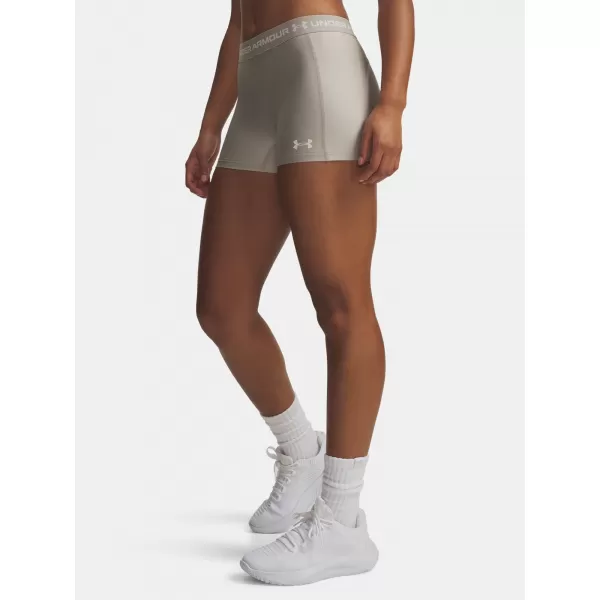  Pantaloni scurți de damă UNDER ARMOUR HEATGEAR SHORTY 6010725-203 MARO 