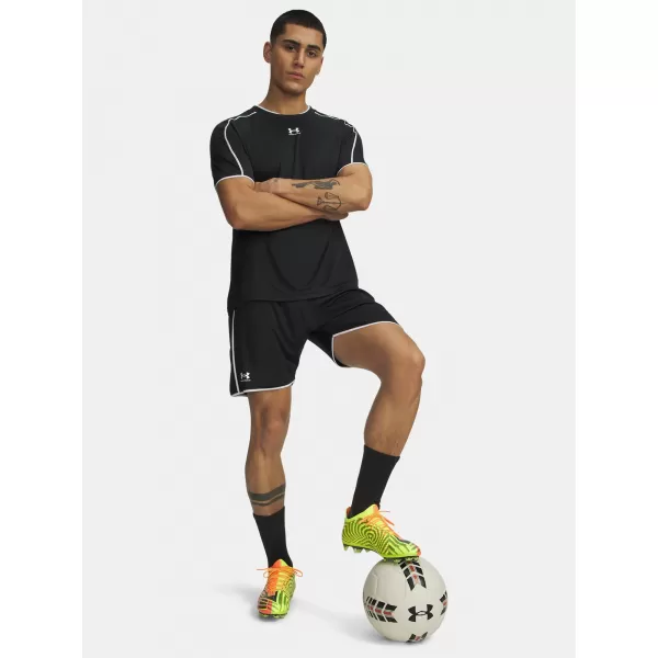  Pantaloni scurți pentru bărbați UNDER ARMOUR M CHALLENGER TRAIN SHORT 6009896-001 NEGRU 