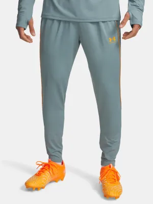 Pantaloni sport pentru bărbați UNDER ARMOUR UA M CHALLENGER TRAINING PN 6004044-323 VERDE