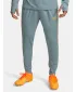 Pantaloni sport pentru bărbați UNDER ARMOUR UA M CHALLENGER TRAINING PN 6004044-323 VERDE