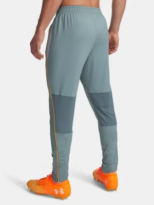 Pantaloni sport pentru bărbați UNDER ARMOUR UA M CHALLENGER TRAINING PN 6004044-323 VERDE