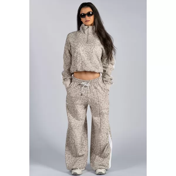 Pantaloni de trening largi cu imprimeu leopard NEBBIA PRIMAL 865 LEOPARD CREM 