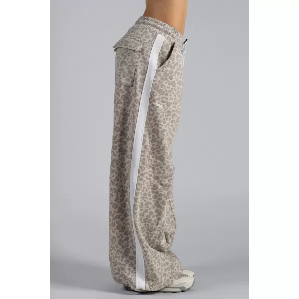  Pantaloni de trening largi cu imprimeu leopard NEBBIA PRIMAL 865 LEOPARD CREM 