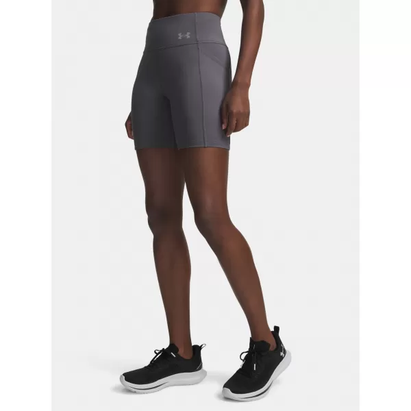  Pantaloni scurți de damă UNDER ARMOUR UA VELOCITI 6IN FITTED SHORT 6009498-025 GRI 