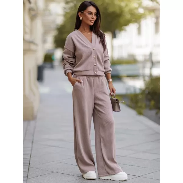  Set pentru femei DSTREET AY1231 BEJ 