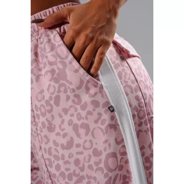 Pantaloni de trening largi cu imprimeu leopard NEBBIA PRIMAL 865 LEOPARD ROZ 