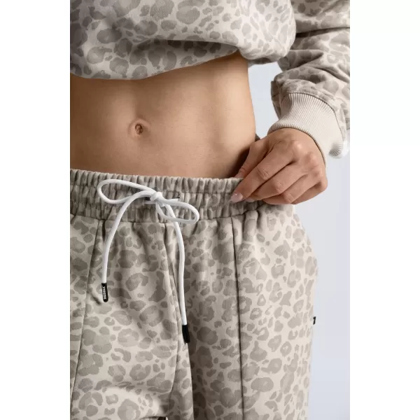  Pantaloni de trening largi cu imprimeu leopard NEBBIA PRIMAL 865 LEOPARD CREM 