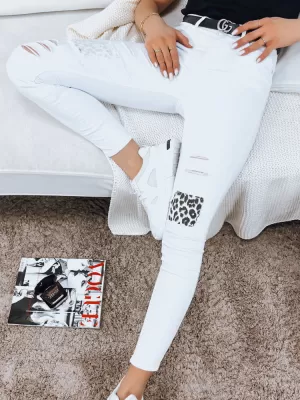 Pantalonii pentru doamne DSTREET UY1361 ALB