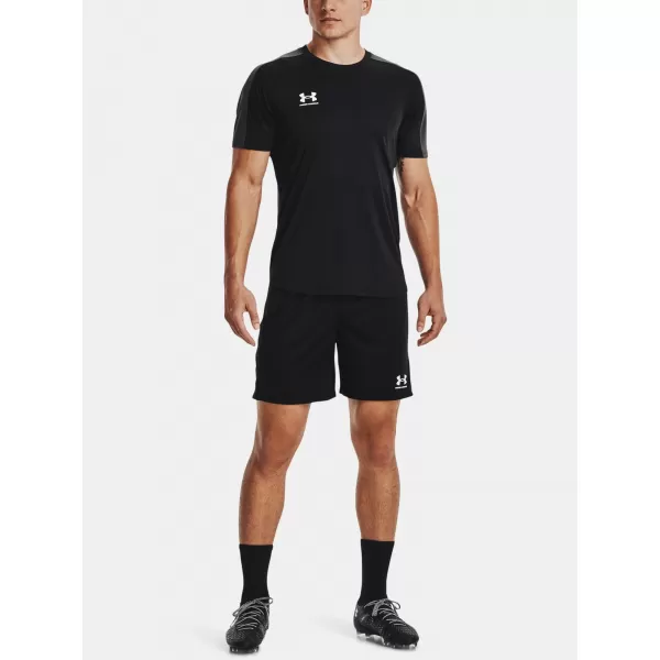  Pantaloni scurți pentru bărbați UNDER ARMOUR CHALLENGER CORE SHORT 1372691-001 NEGRU 