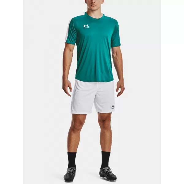  Pantaloni scurți pentru bărbați UNDER ARMOUR CHALLENGER CORE SHORT 1372691-100 ALB 