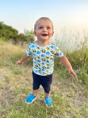 Short -sleeved t -thirt WAMU SLŮŇATA ALB/ALBASTRU