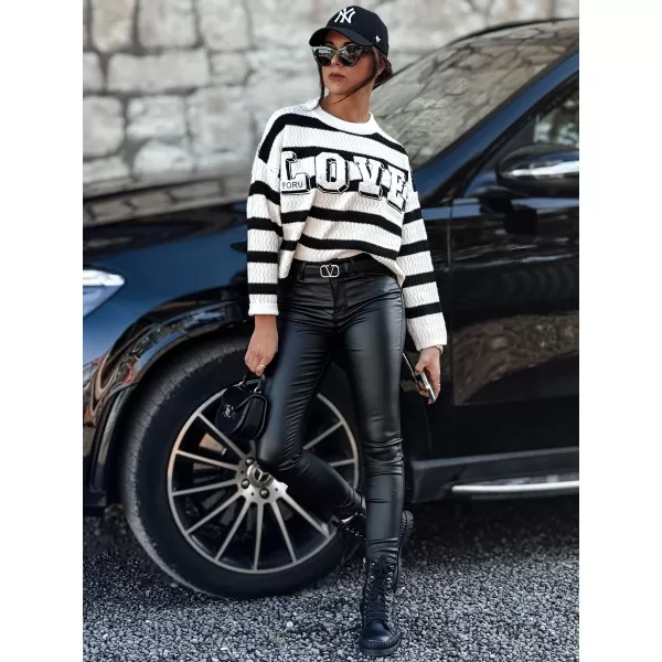  Pantalonii pentru doamne DSTREET GLOSSTEP UY2194 NEGRU 