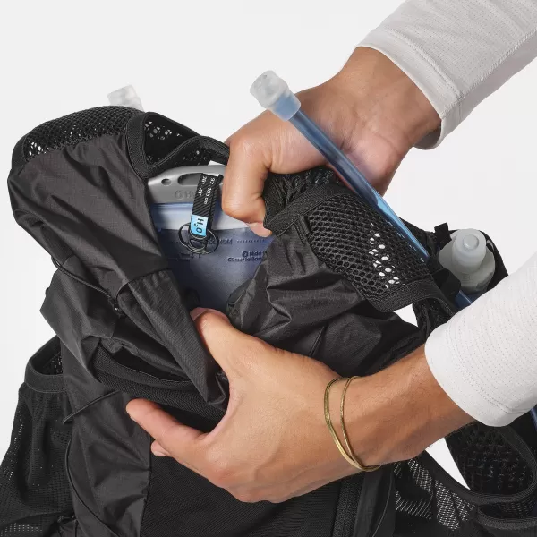  Rucsac pentru bărbați SALOMON ACTIVE SKIN 12 SET LC2177400 NEGRU/METAL 