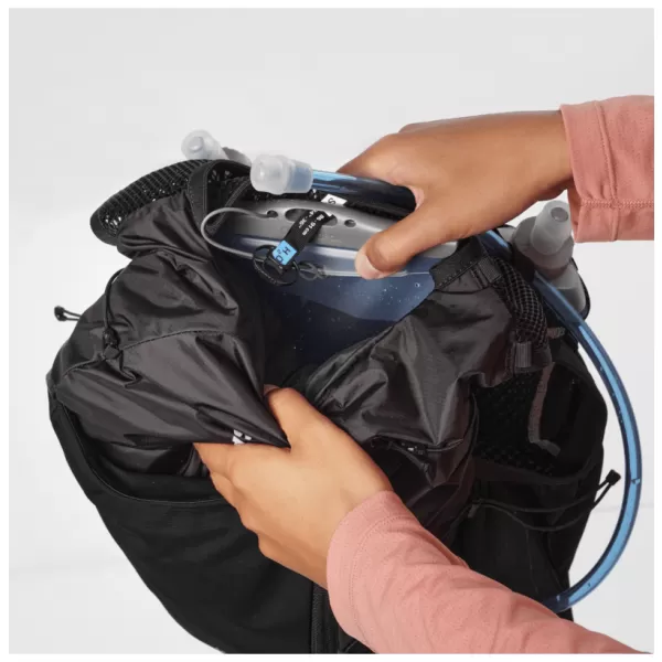  Rucsac de damă SALOMON ACTIVE SKIN 12 WOMEN SET LC2178600 NEGRU/METAL 