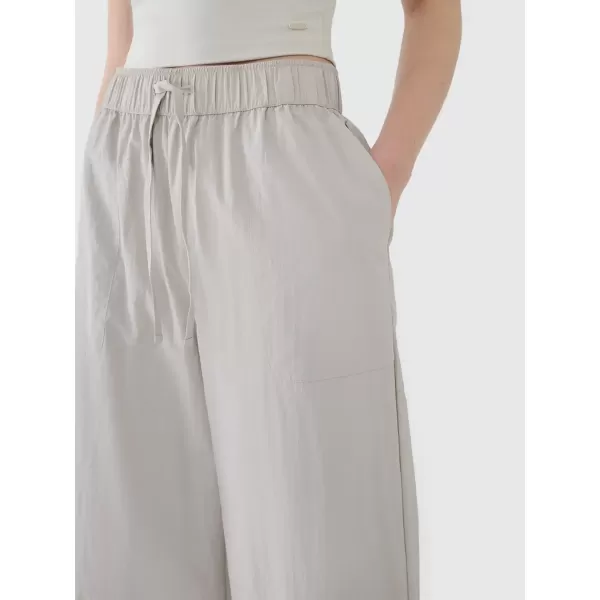  Pantalonii pentru doamne 4F WSS25TTROF1012 BEJ 
