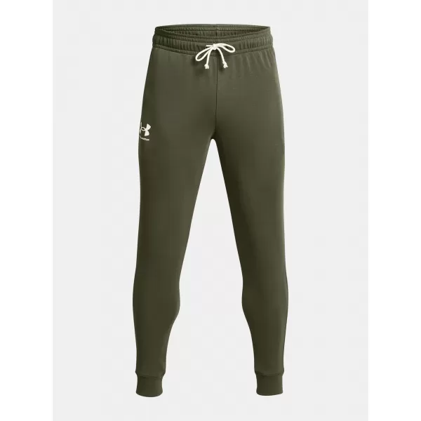  Pantaloni de trening pentru bărbați UNDER ARMOUR RIVAL TERRY JOGGER 1380843-390 VERDE 