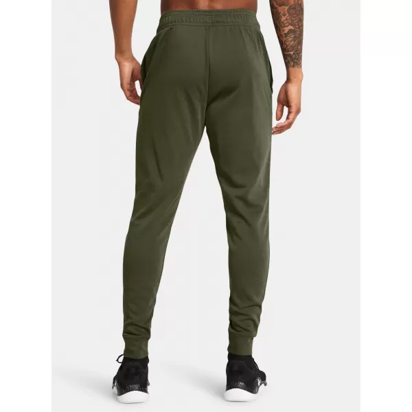  Pantaloni de trening pentru bărbați UNDER ARMOUR RIVAL TERRY JOGGER 1380843-390 VERDE 