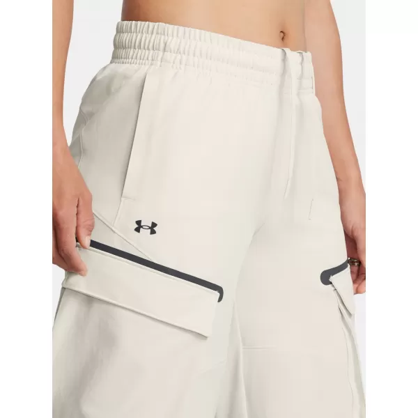  Pantaloni sport de damă UNDER ARMOUR UNSTOPPABLE CARGO PANT 1386481-110 ALB 