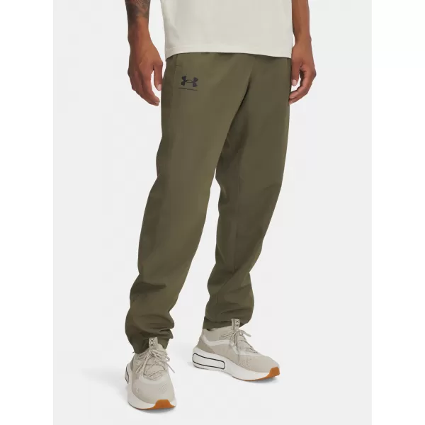  Pantaloni sport pentru bărbați UNDER ARMOUR RIVAL WVN WINDBREAKER PN 1390150-390 VERDE 