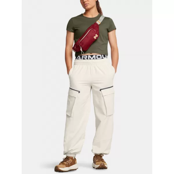  Pantaloni sport de damă UNDER ARMOUR UNSTOPPABLE CARGO PANT 1386481-110 ALB 