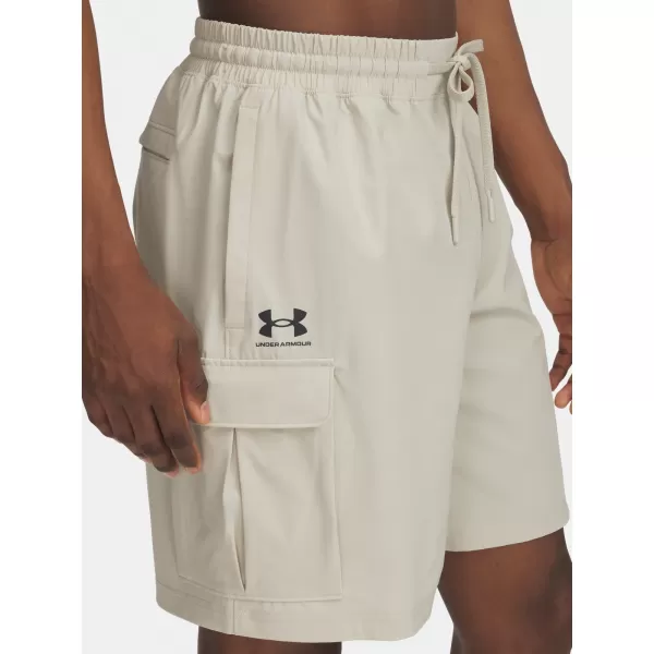  Pantaloni scurți pentru bărbați UNDER ARMOUR VIBE WOVEN CARGO SHORT 1386560-289 MARO 