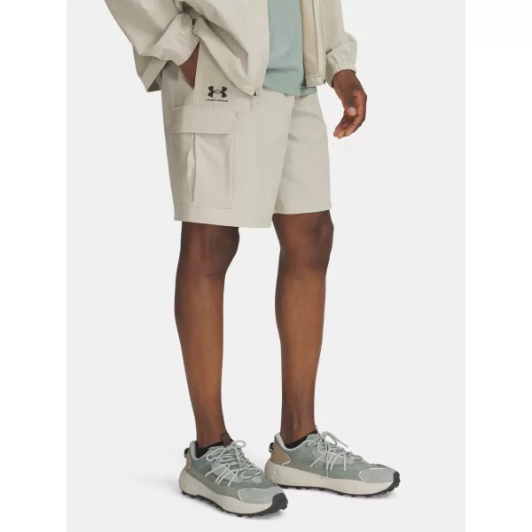  Pantaloni scurți pentru bărbați UNDER ARMOUR VIBE WOVEN CARGO SHORT 1386560-289 MARO 